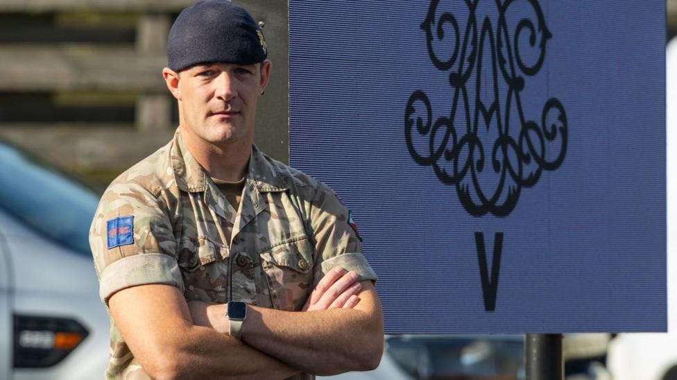 Soldier who came to sick driver's aid commended — Rotherham news photo (BBC Sheffield & South Yorkshire)
